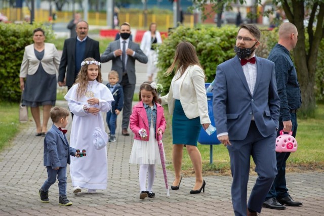Uroczystość pierwszej komunii świętej w niedzielę (16 maja 2021 r.) odbyła się w Parafii pw. św. Jadwigi Królowej w Bydgoszczy