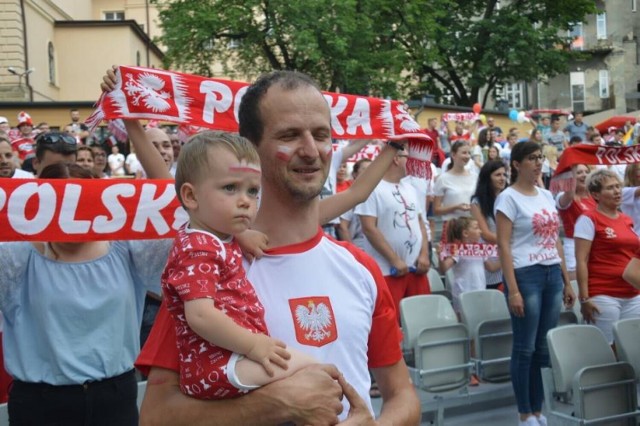 Tak wyglądała trzy lata temu strefa kibica w tarnowskim amfiteatrze. W tym roku miasto zrezygnowało z organizacji wspólnego dopingu dla biało-czerownych