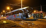 Wypadek na ul. Morskiej w Gdyni. Autobus z pasażerami wjechał do wykopu [ZDJĘCIA]