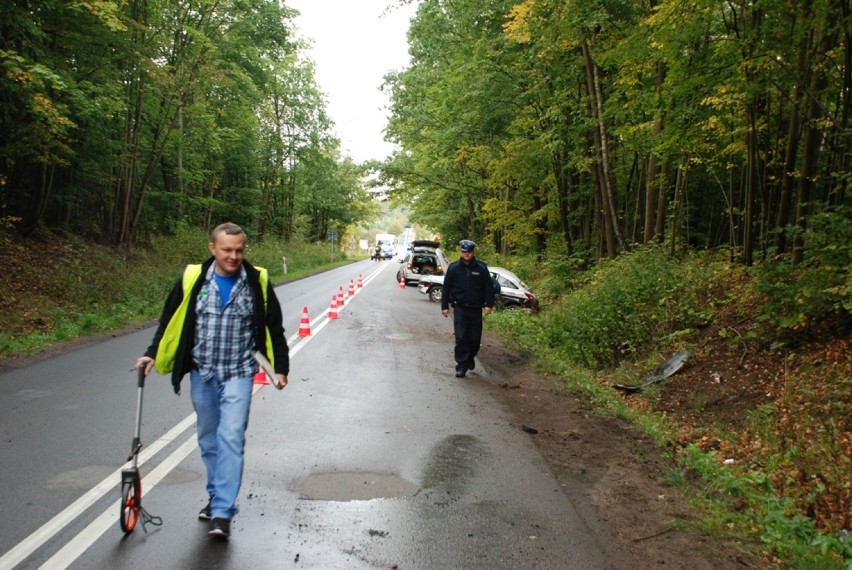 Jodłowno: Wypadek na drodze nr 221. 41-latka dachowała i wylądowała w rowie