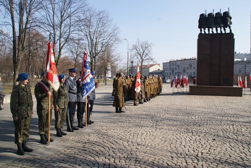 Uroczystości pod pomnikiem Czynu Legionów w Kielcach