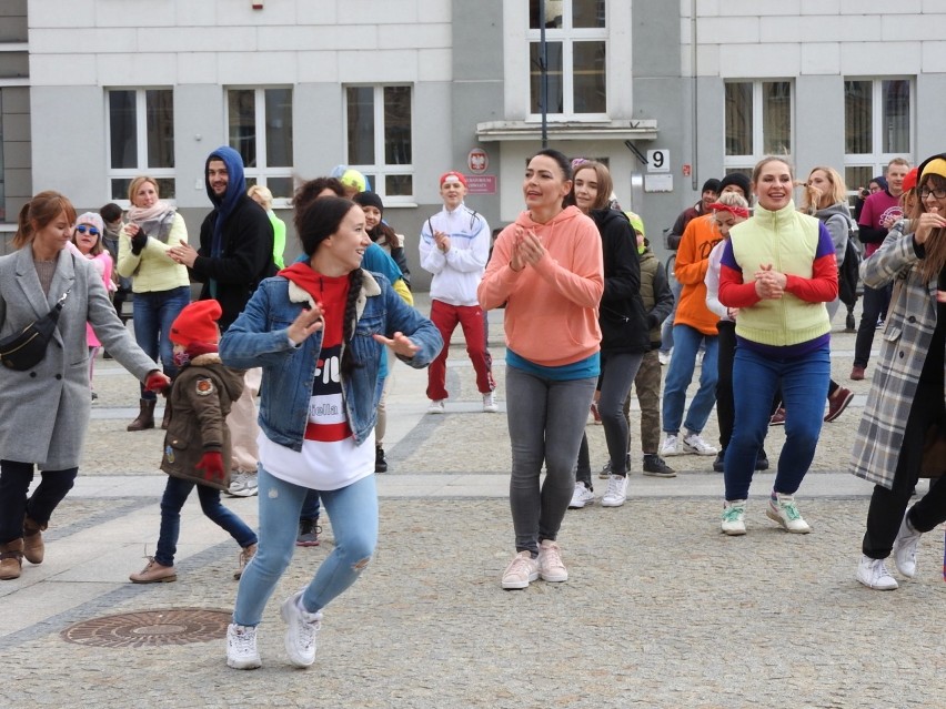 Efekty warsztatów tanecznych mieszkańcy mogli zobaczyć w...