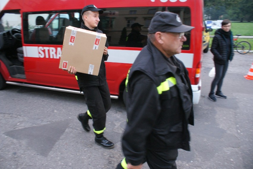 Strażacy z powiatu kaliskiego wyjechali pomagać ofiarom...
