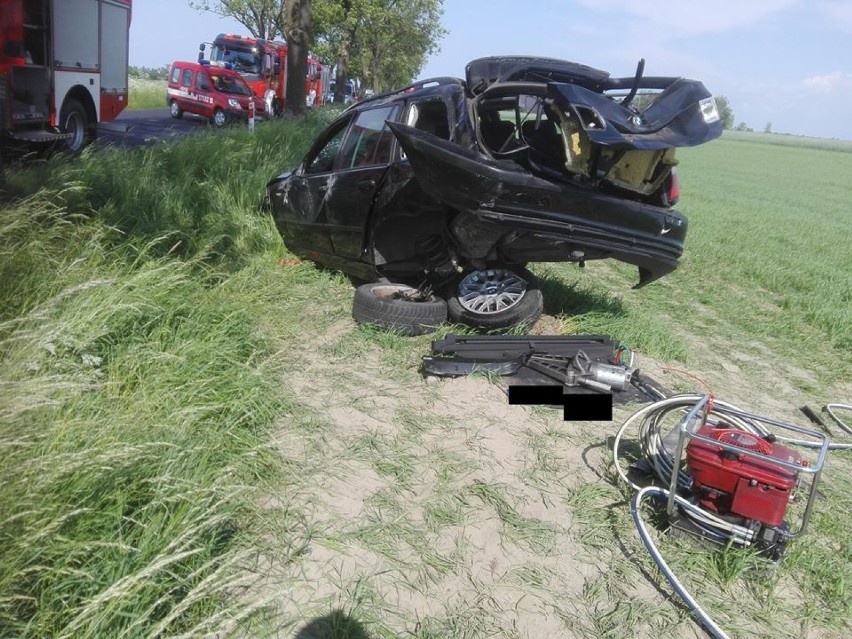 Śmiertelny wypadek na drodze Siedlisko-Wieleń. Nie żyje kierowca bmw z Trzcianki [ZDJĘCIA]