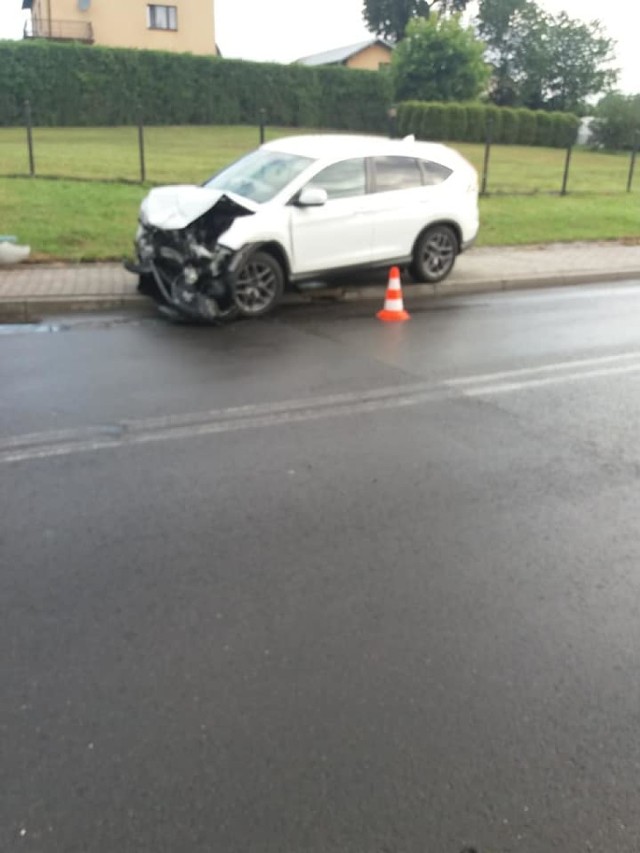 Wypadek na skrzyżowaniu ulic Centralnej i Wolności w Połomi