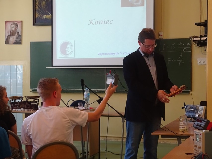 "Spotkanie z astronomią"  w Legnickim V Liceum Ogólnokształcącym [ZDJĘCIA]