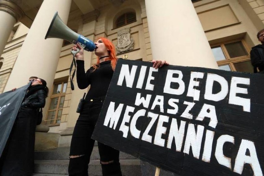 Czarny Protest w Lublinie. Tłumy na placu Łokietka (ZDJĘCIA,...