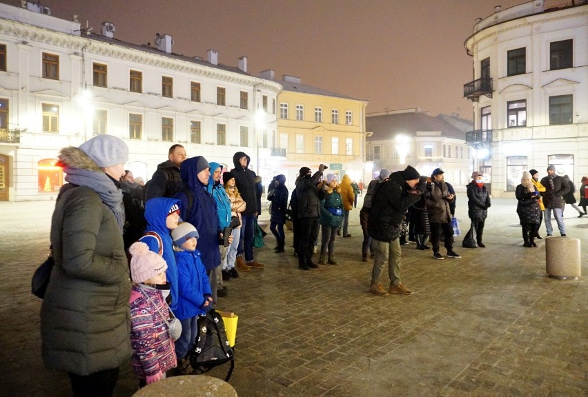 Lublin. Zespół Golden Life rozpoczął cykl występów w szopce bożonarodzeniowej. ZOBACZ ZDJĘCIA