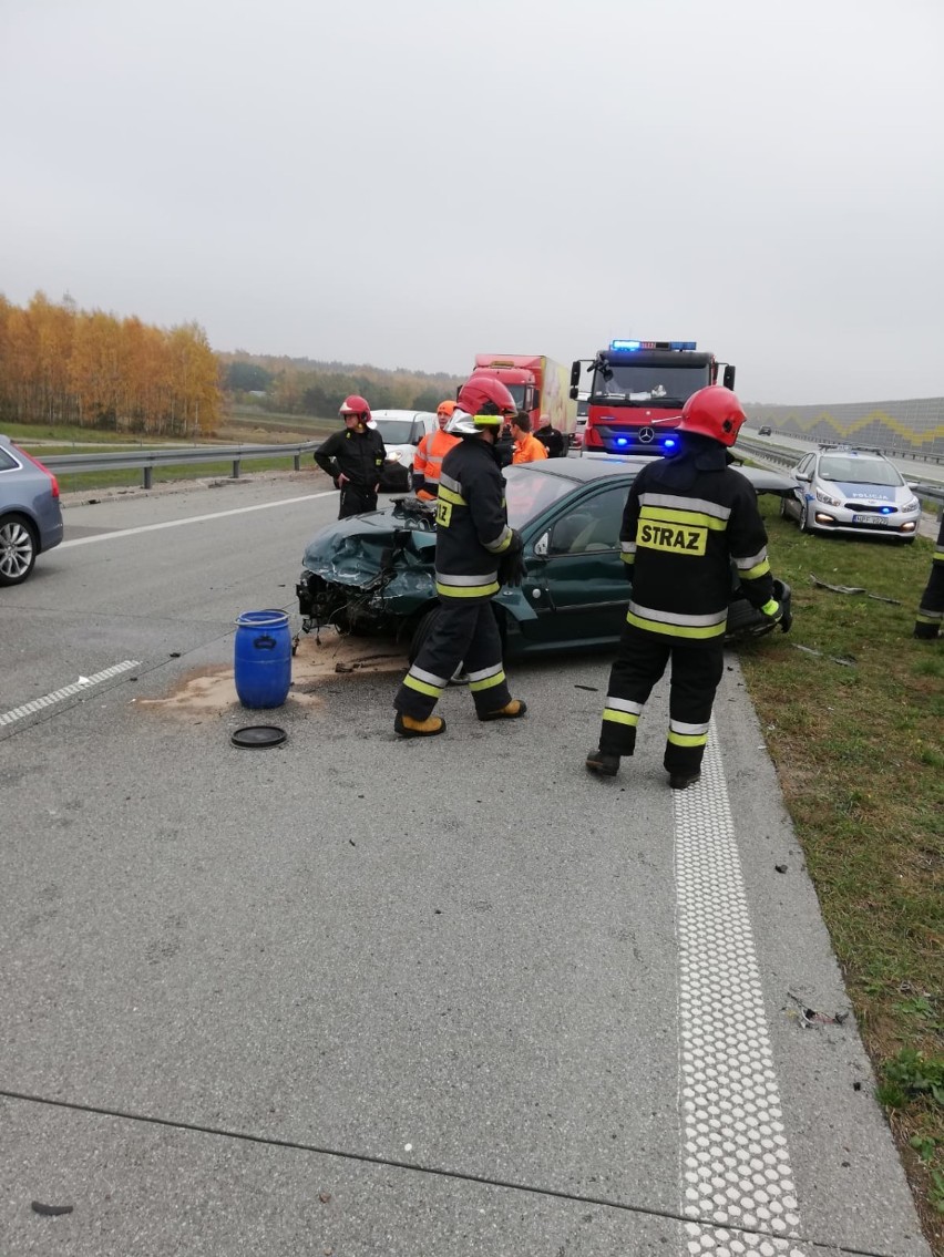 Wypadek na S8. Zderzenie dwóch aut koło MOP Paprotnia [zdjęcia]