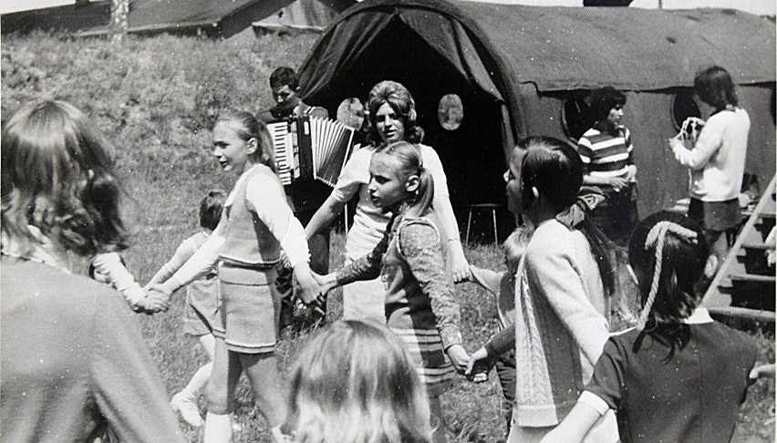 W Stargardzie w 1979 roku. Wakacje na osiedlach i wycieczki w Polskę. Archiwalne zdjęcia
