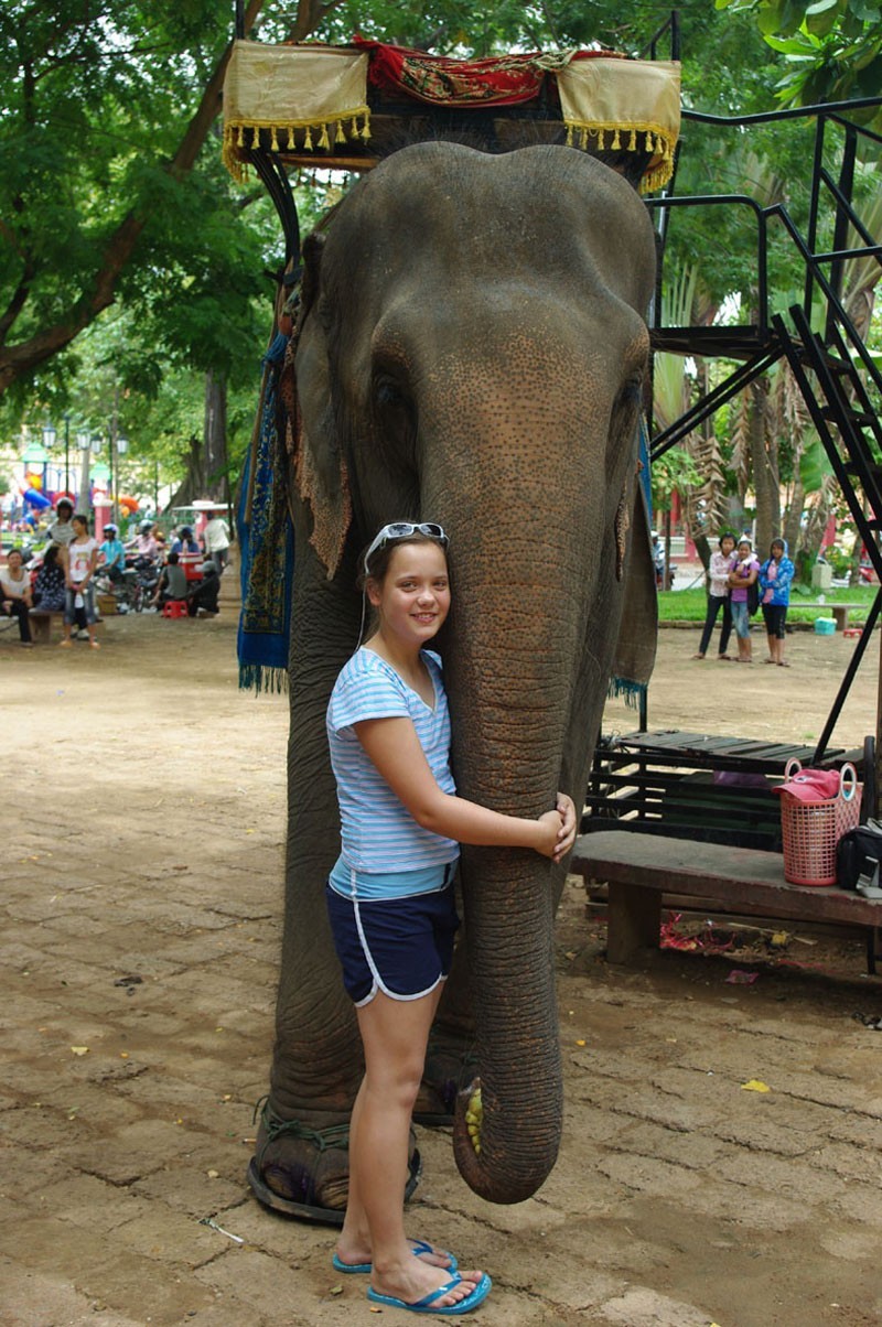 Córka pani Edyty ze słoniem