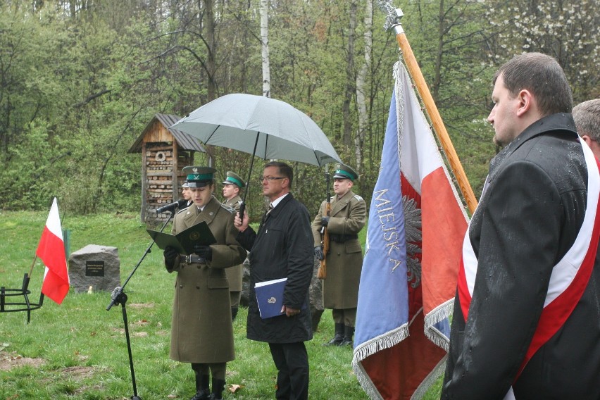 W Nowym Sączu przed Głazem Smoleńskim w Falkowej pochylił się sztandar miasta