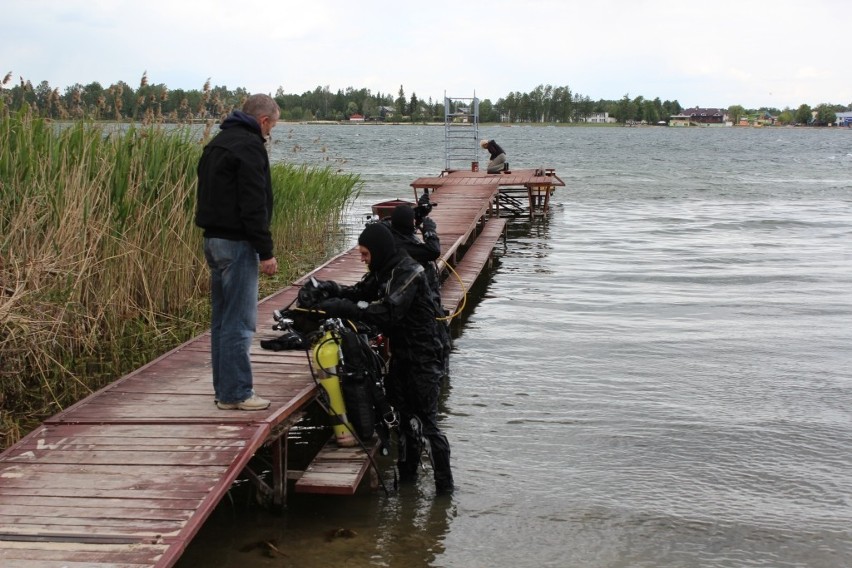 Okuninka: Nurkowie sprzątali Jezioro Białe (ZDJĘCIA, WIDEO)