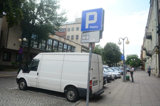 Od poniedziałku 6 lipca znowu będziemy płacić za postój w radomskiej strefie parkowania.