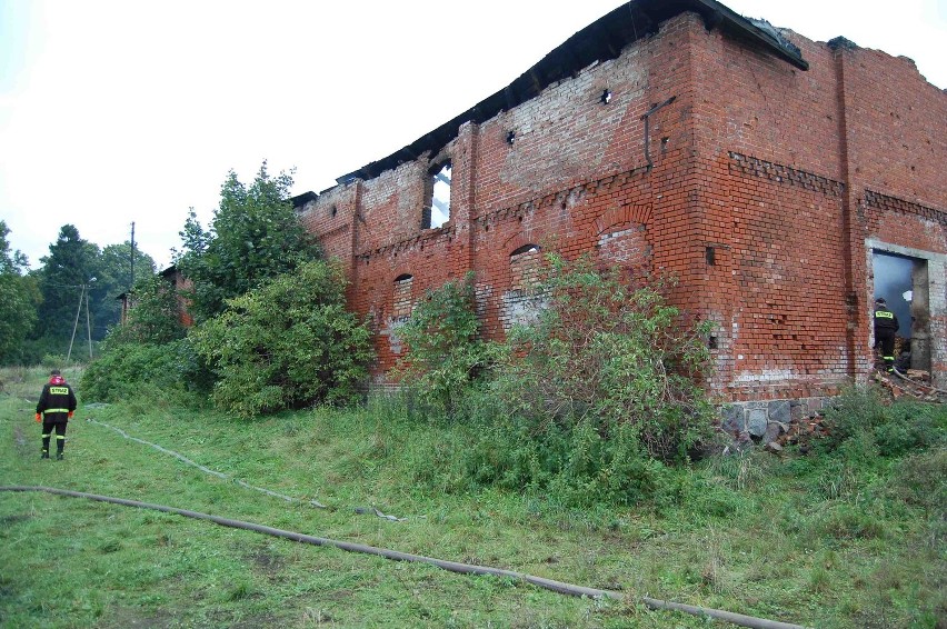 Powiat człuchowski. Pożar obory w Starym Gronowie (ZDJĘCIA)