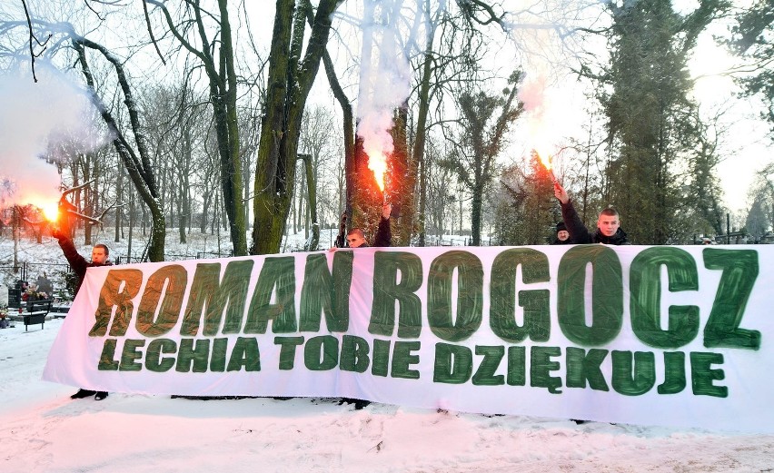 Byli i obecni piłkarze Lechii Gdańsk, koledzy z boiska i kibice pożegnali Romana Rogocza [ZDJĘCIA]