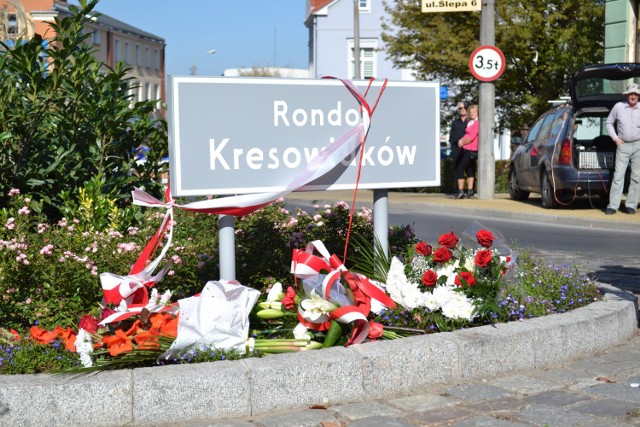 We wrześniu 2014 roku, rondu u zbiegu ulic Batalionów Chłopskich, Chopina, Górnej i Targowej, oficjalnie nadano imię Kresowiaków