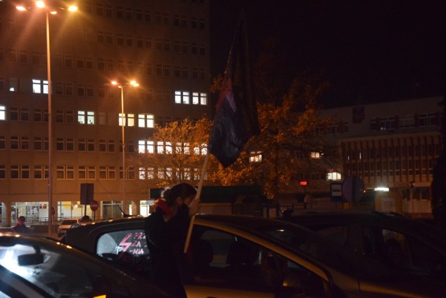 Protest samochodowy kobiet w Sieradzu mało widoczny