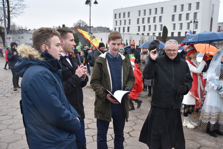 Gniezno: Święto Trzech Króli 2023. Przez Gniezno przeszedł Królewski Orszak [06.01.2023]