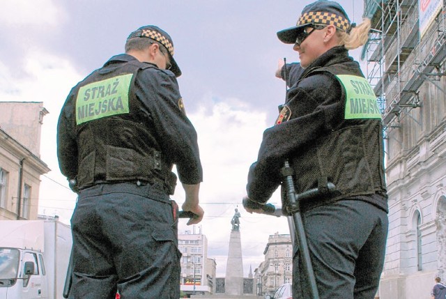 Strażnicy będą musi uprzedzić, że interwencja jest nagrywana