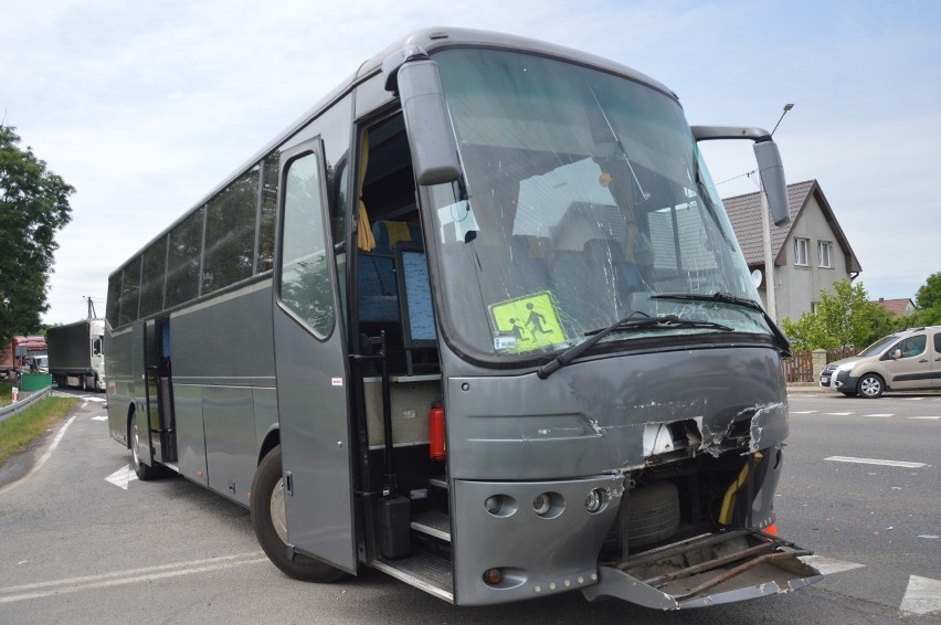 Nielubia: Zderzenie trzech pojazdów, w tym autobusu z przedszkolakami