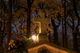 Wszystkich Świętych 2017. Jak dojechać na cmentarze w Krapkowicach [ZMIANA ORGANIZACJI RUCHU]