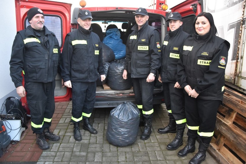 Transport nakrętek dla Judytki Machoń od strażaków z Rzeczenicy