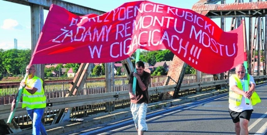 Kolejna blokada starego mostu w Cigacicach. Mieszkańcy domagają się od prezydenta Zielonej Góry pilnej modernizacji przeprawy! 