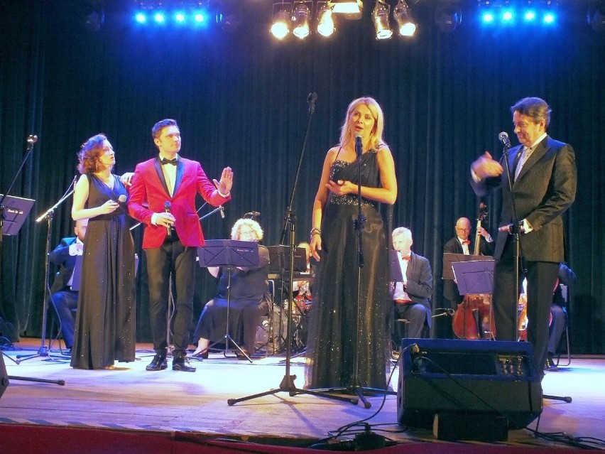 Od lewej: Edyta Krzemień – sopran, Marcin Jajkiewicz –...