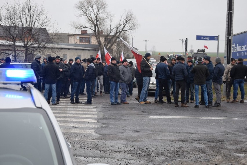 Rolnicy blokowali krajówkę w Bożacinie. Będą mandaty? [ZDJĘCIA + FILM]