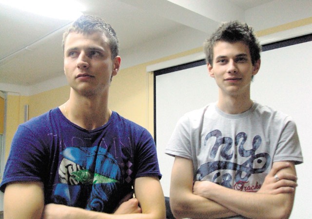 Bracia Sylwester (od lewej) i Piotr Ruszkowscy znaleźli się w gronie 300 najlepszych wokalistów "X-FACTOR"