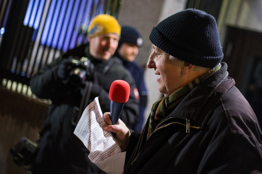 "Trump precz". Protest pod ambasadą USA. Sprzeciwiali się...