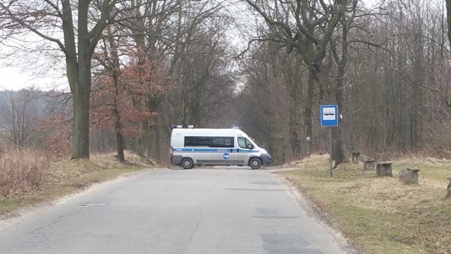 Zgierz: ewakuacja mieszkańców Podola. Policja sprawdza tajemniczy pakunek