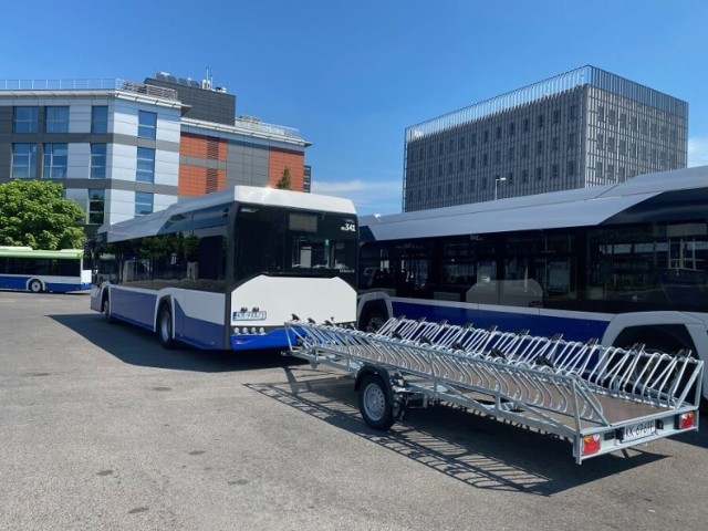 Na autobusową wycieczkę można wybrać się również rowerem