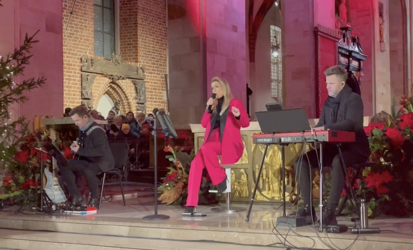 Koncert kolęd w wykonaniu Kasi Cerekwickiej w gnieźnieńskiej katedrze