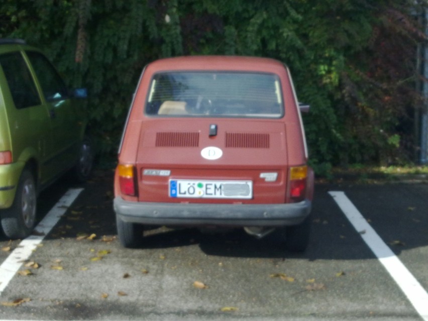 Maluch na parkingu w Niemczech