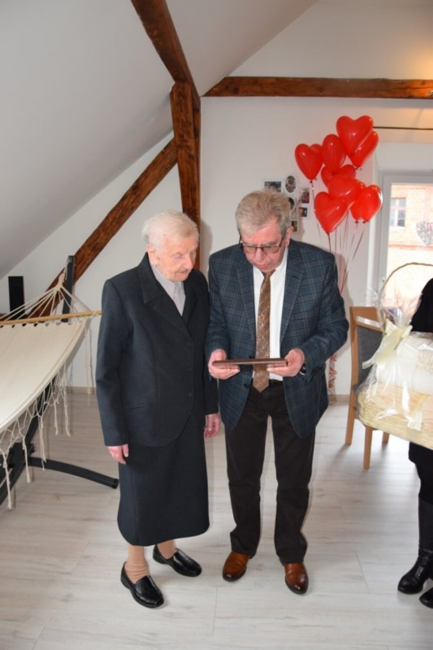 Ostrów Wielkopolski. Pani Monika z Bogdaja obchodziła 100. urodziny. Tego zacnego jubileuszu doczekała w wyśmienitej formie 