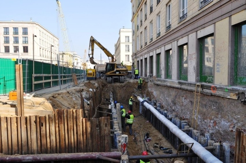 Budowa metra zamyka przejście dla pieszych przy ulicy Świętokrzyskiej