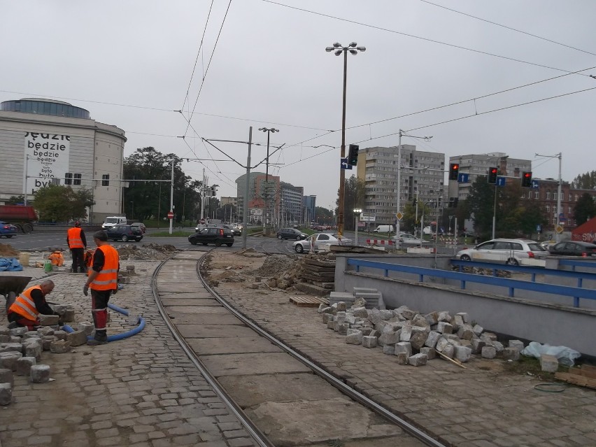 Nowe przejście dla pieszych na Legnickiej coraz bliżej (ZDJĘCIA)