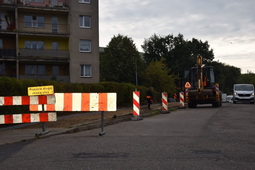 Najbardziej dziurawy chodnik w Szczecinku w remoncie [zdjęcia]