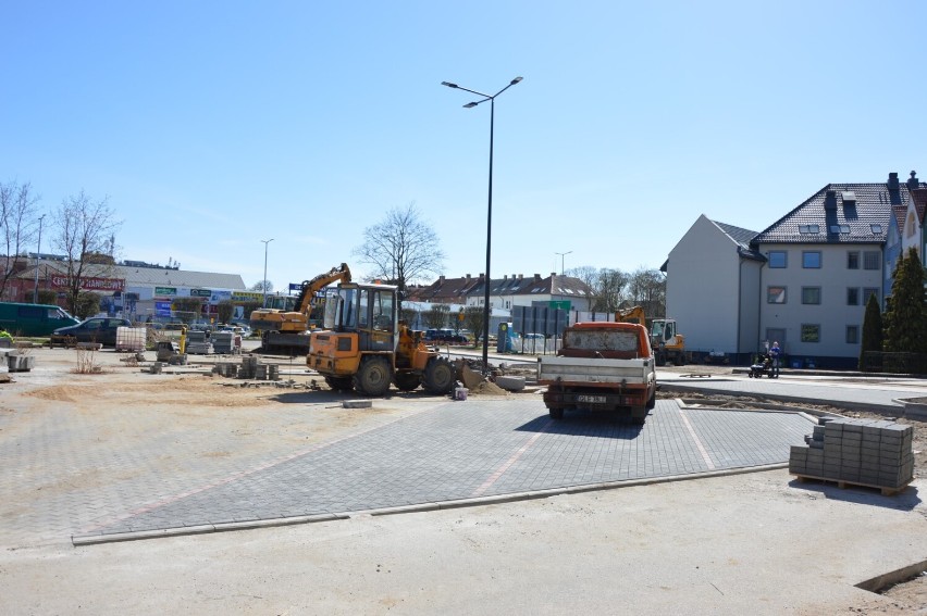 Lębork. Miesiąc temu ruszyła rozbudowa parkingu w centrum. Widać duży postęp prac.