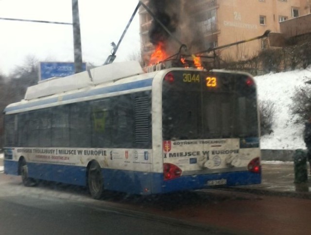 Pożar autobusu na ul. Chwaszczyńskiej w Gdyni