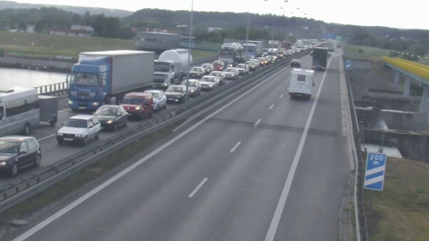 Zderzenie czterech samochodów na autostradzie A4