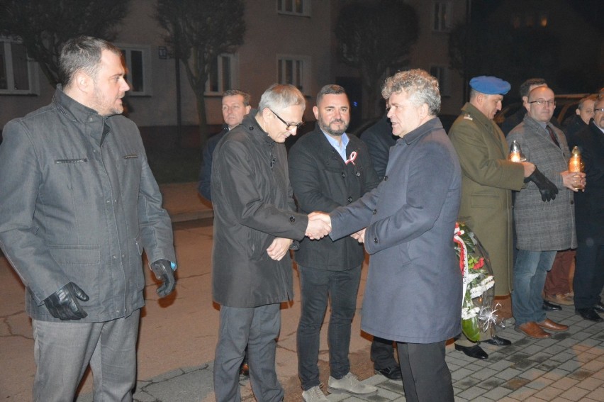 Adres Targowa 48 to szczególne miejsce na mapie Lęborka. Tam złożyli kwiaty