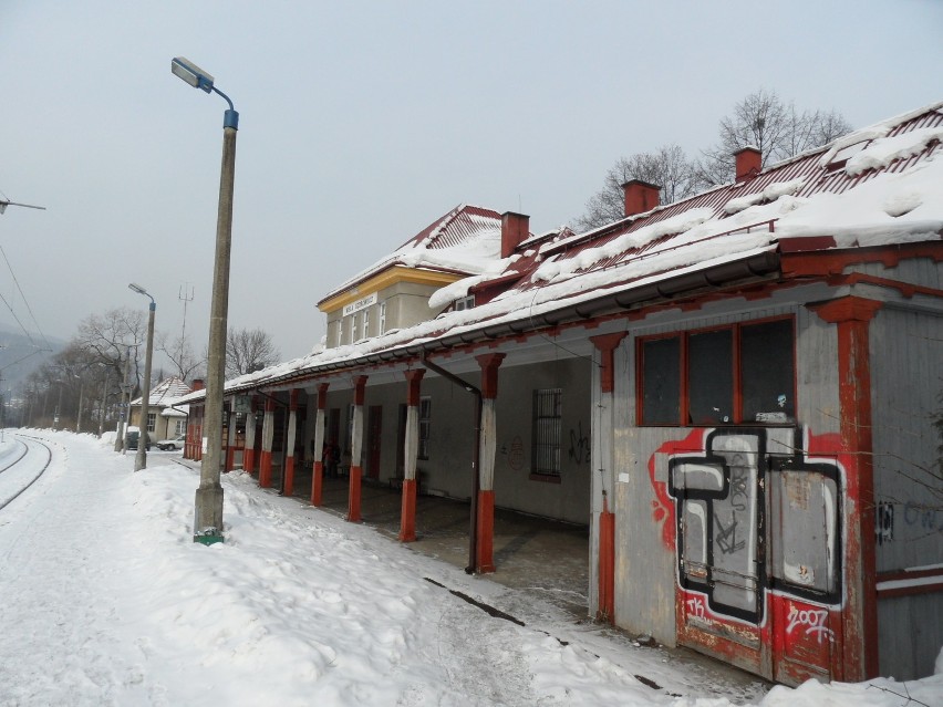 Dworzec PKP w Wiśle z pewnością nie jest wizytówką Wisły