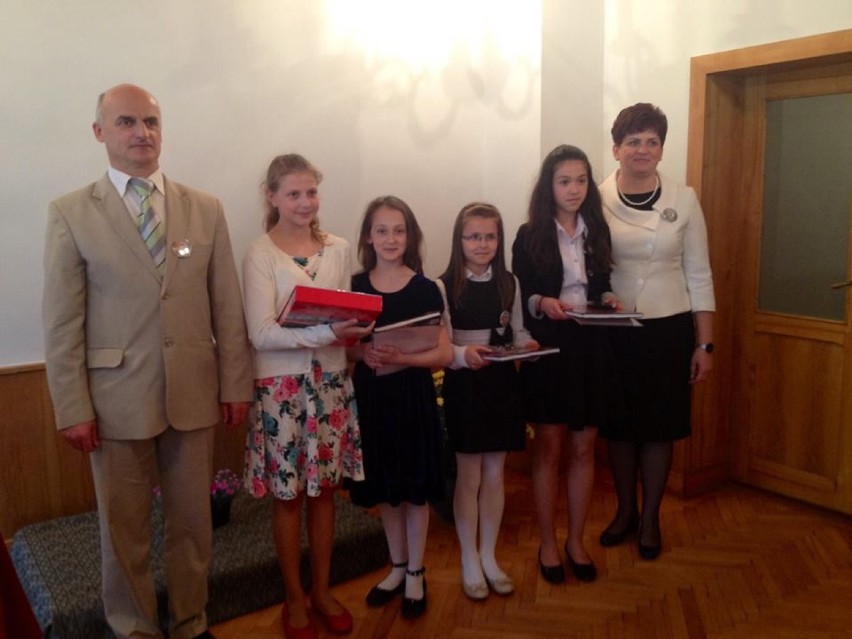 Uczennice SP 6 nagrodzone na VI Ogólnopolskim Konkursie Krasomówczym
