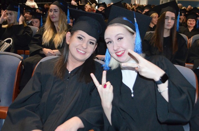 Absolwenci PWSZ w Głogowie odebrali dyplomy ukończenia studiów