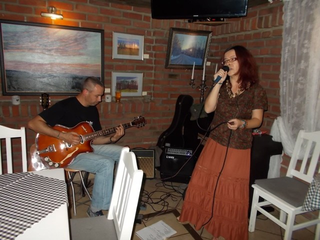 Jakub i Zofia Koczurowie - duet "Kraina Wolności"w Cafe&bar Obiecanki cacanki 19 IX 2014 r.