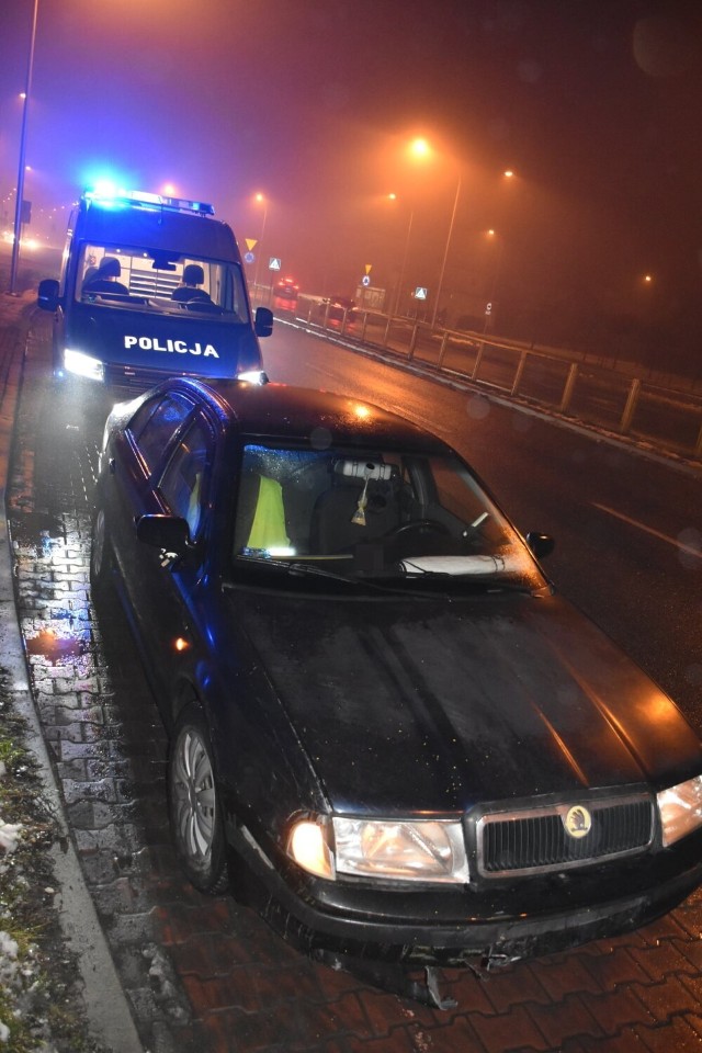 Kalisz: Pijany kierowca staranował autem barierki na Szlaku Bursztynowym