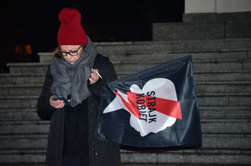 Protest kobiet w Głogowie, 13 grudnia. „Idziemy po wolność. Idziemy po wszystko!" Zdjęcia/filmy